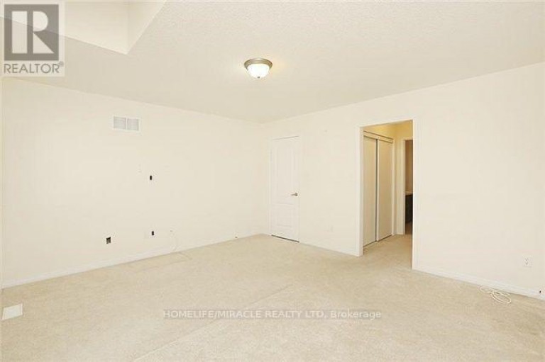 8 ARROWSTONE COURT, Brampton (Sandringham-Wellington), Ontario, L6R3T5