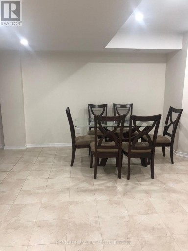 8 ARROWSTONE COURT, Brampton (Sandringham-Wellington), Ontario, L6R3T5