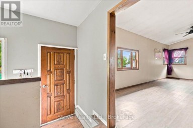16537 HWY 62 Madoc Ontario photo 4
