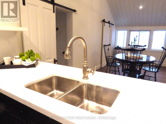 121 KIOWANA BEACH ROAD, Meaford, Ontario, N4L1W5