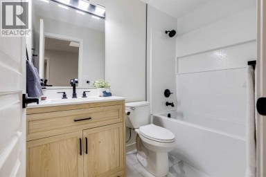 2416 14 Avenue NW Calgary Alberta photo 26