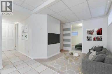 2416 14 Avenue NW Calgary Alberta photo 30