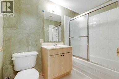 2416 14 Avenue NW Calgary Alberta photo 34