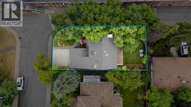 2416 14 Avenue NW Calgary Alberta photo 42