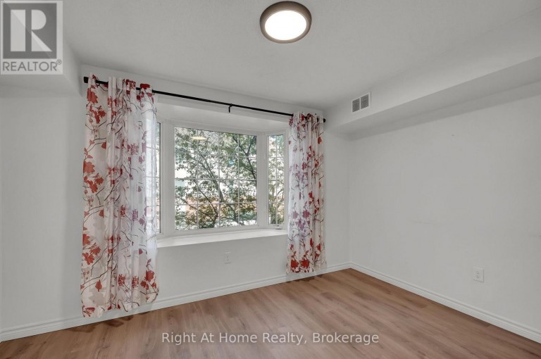 2 - 36 PETRA WAY, Whitby (Pringle Creek), Ontario, L1R0A5