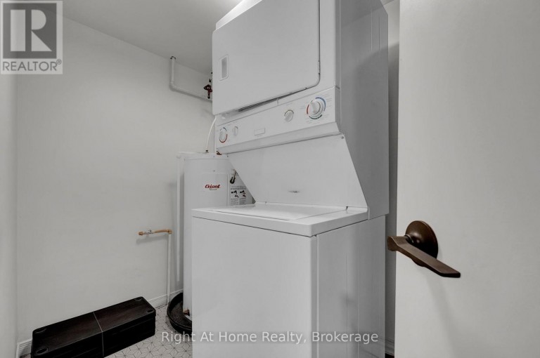 2 - 36 PETRA WAY, Whitby (Pringle Creek), Ontario, L1R0A5
