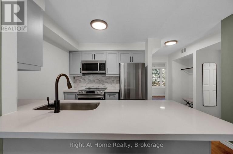 2 - 36 PETRA WAY, Whitby (Pringle Creek), Ontario, L1R0A5