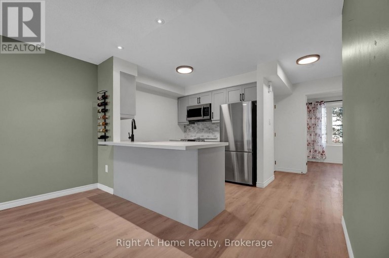 2 - 36 PETRA WAY, Whitby (Pringle Creek), Ontario, L1R0A5