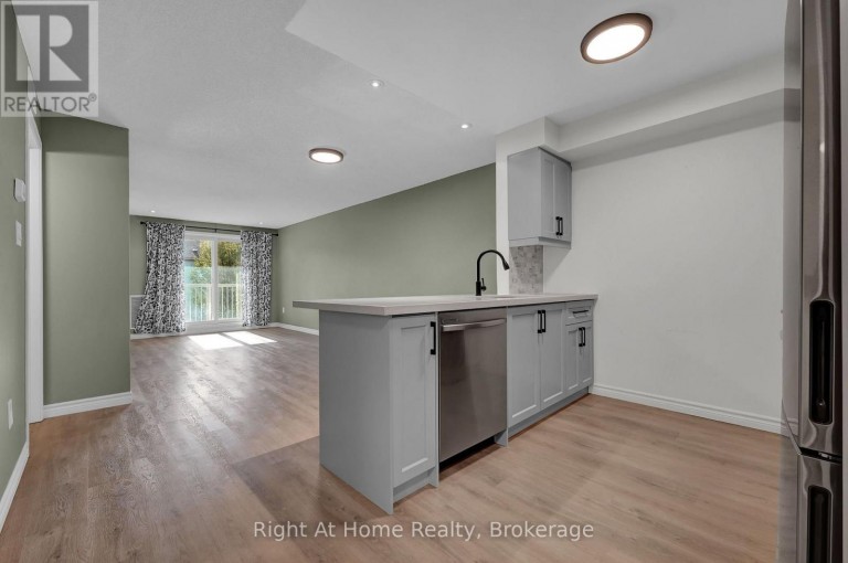 2 - 36 PETRA WAY, Whitby (Pringle Creek), Ontario, L1R0A5