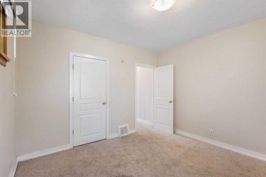 1741 24 Street SW Calgary Alberta photo 18