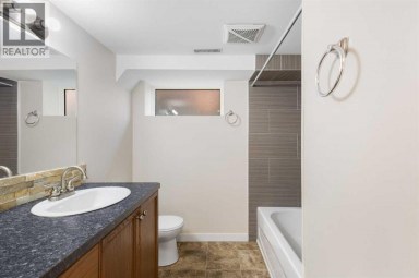 1741 24 Street SW Calgary Alberta photo 27