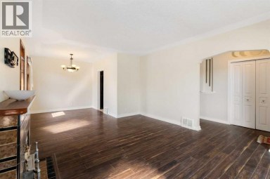 1741 24 Street SW Calgary Alberta photo 5