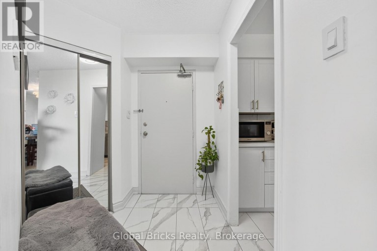 1904 - 380 DIXON ROAD, Toronto (Kingsview Village-The Westway), Ontario, M9R1T3