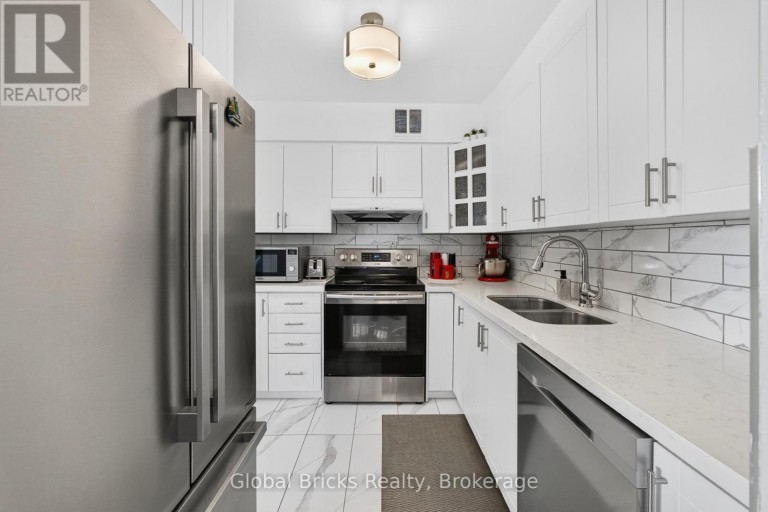 1904 - 380 DIXON ROAD, Toronto (Kingsview Village-The Westway), Ontario, M9R1T3