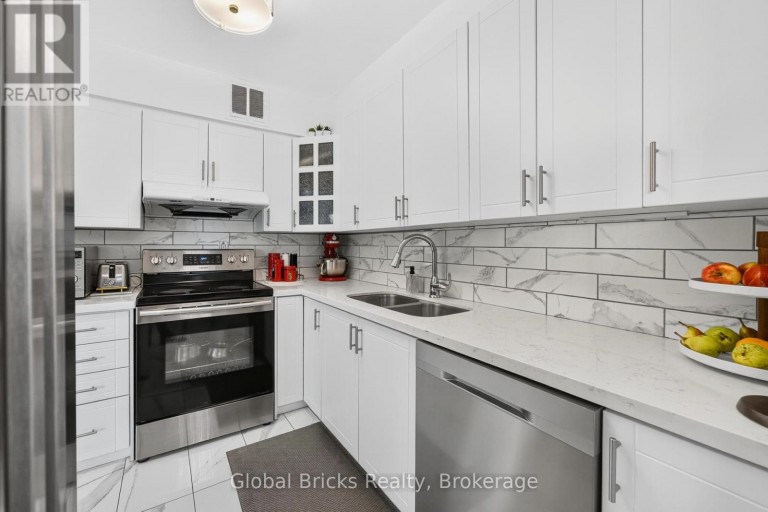 1904 - 380 DIXON ROAD, Toronto (Kingsview Village-The Westway), Ontario, M9R1T3