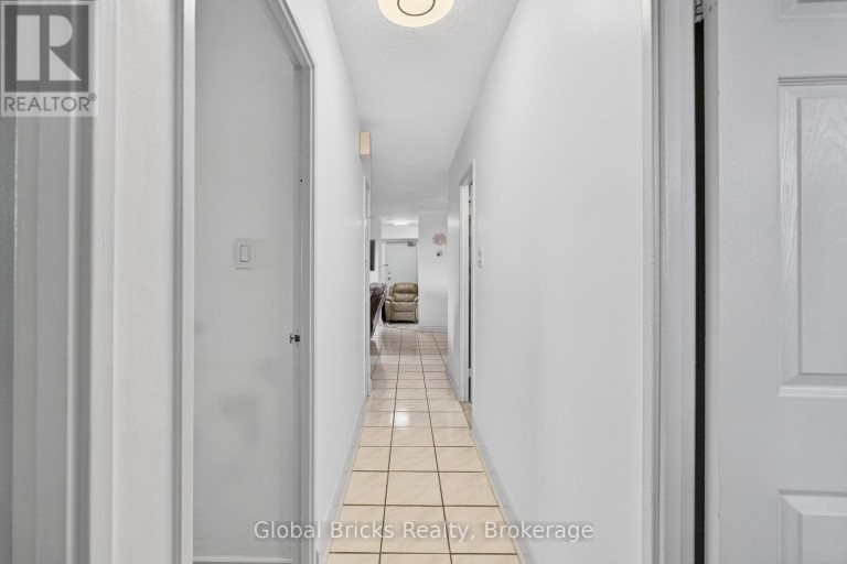 1904 - 380 DIXON ROAD, Toronto (Kingsview Village-The Westway), Ontario, M9R1T3