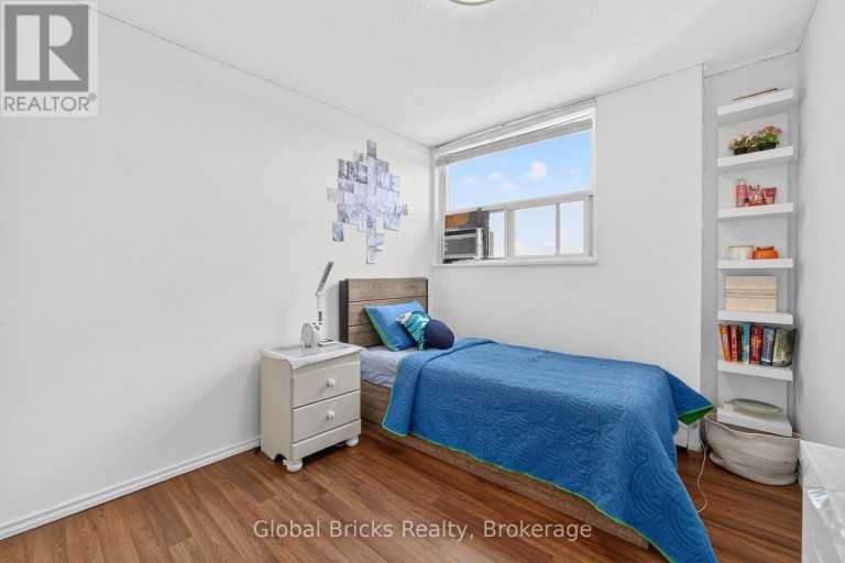 1904 - 380 DIXON ROAD, Toronto (Kingsview Village-The Westway), Ontario, M9R1T3