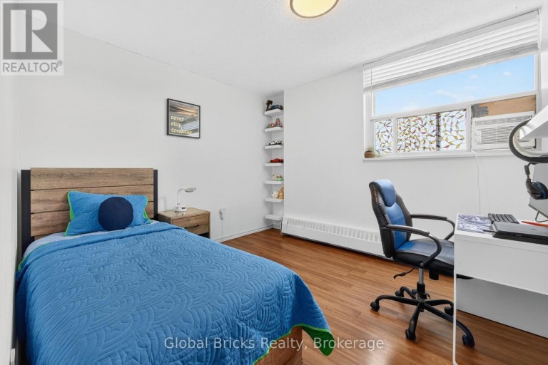 1904 - 380 DIXON ROAD, Toronto (Kingsview Village-The Westway), Ontario, M9R1T3