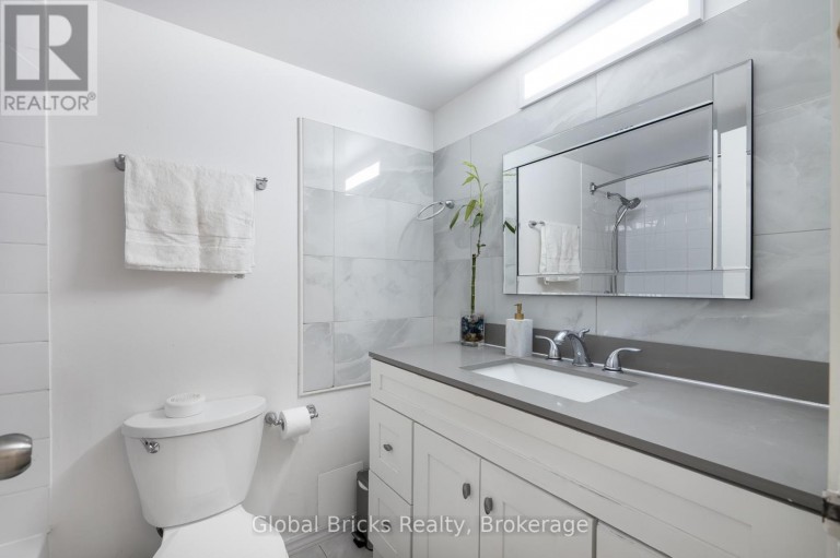 1904 - 380 DIXON ROAD, Toronto (Kingsview Village-The Westway), Ontario, M9R1T3