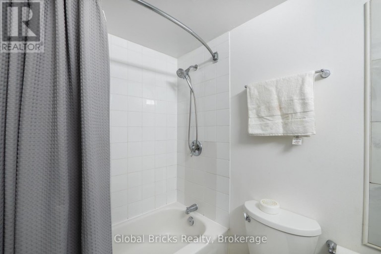 1904 - 380 DIXON ROAD, Toronto (Kingsview Village-The Westway), Ontario, M9R1T3