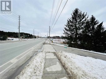 15482 LESLIE STREET Aurora Ontario photo 2