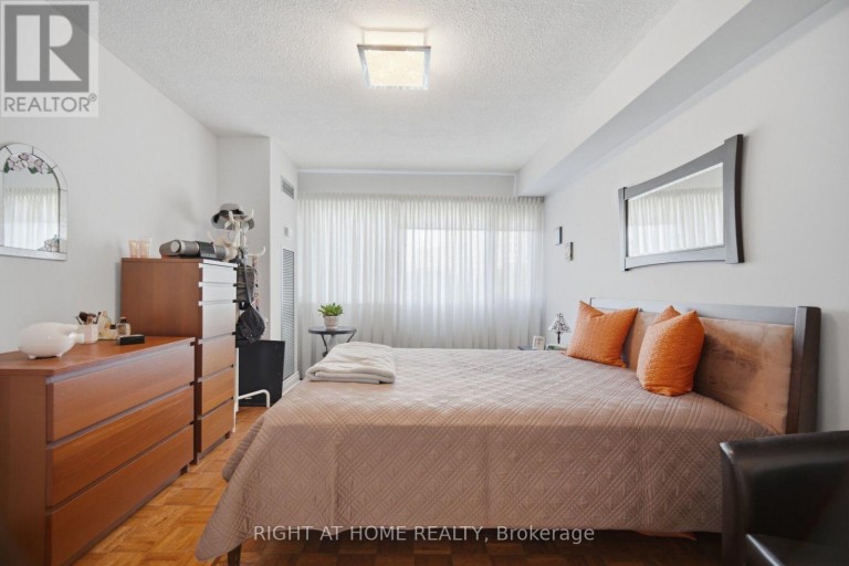 301 - 1580 MISSISSAUGA VALLEY BOULEVARD, Mississauga (Mississauga Valleys), Ontario, L5A3T8