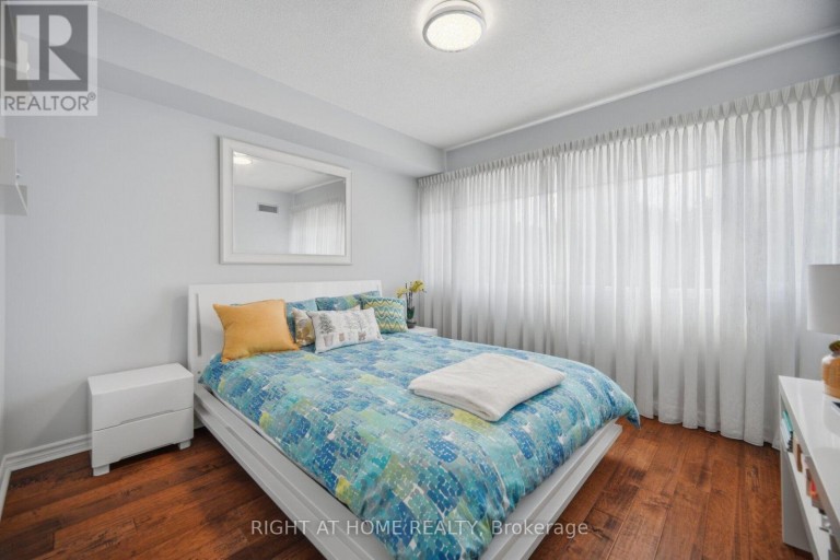 301 - 1580 MISSISSAUGA VALLEY BOULEVARD, Mississauga (Mississauga Valleys), Ontario, L5A3T8