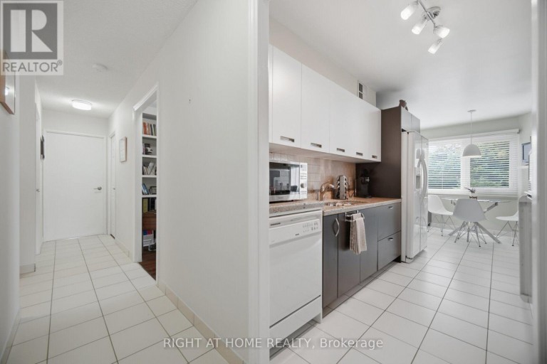 301 - 1580 MISSISSAUGA VALLEY BOULEVARD, Mississauga (Mississauga Valleys), Ontario, L5A3T8