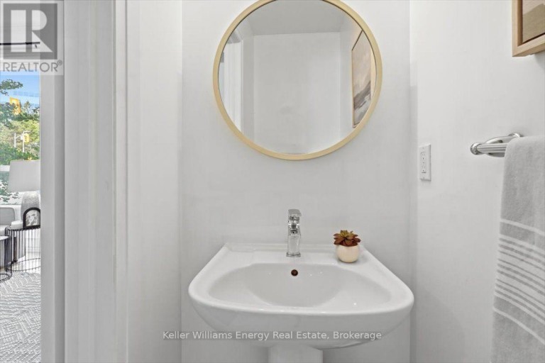 65 - 721 LAWRENCE AVENUE W, Toronto (Yorkdale-Glen Park), Ontario, M6A0C6