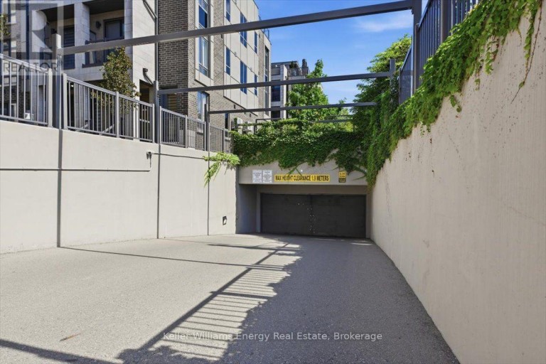 65 - 721 LAWRENCE AVENUE W, Toronto (Yorkdale-Glen Park), Ontario, M6A0C6
