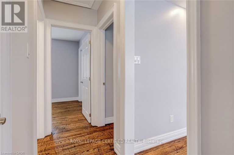 54 DUNCOMBE DRIVE, Hamilton (Hill Park), Ontario, L9A2G2