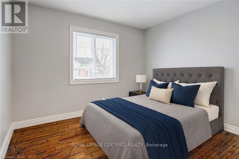 54 DUNCOMBE DRIVE, Hamilton (Hill Park), Ontario, L9A2G2