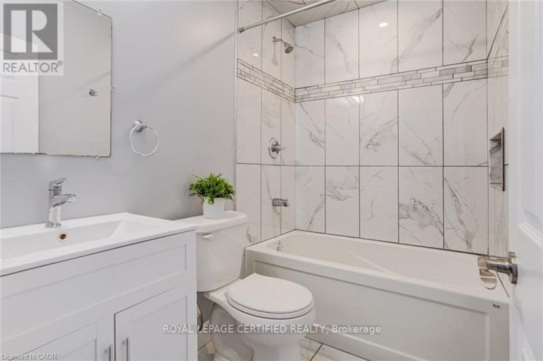54 DUNCOMBE DRIVE, Hamilton (Hill Park), Ontario, L9A2G2