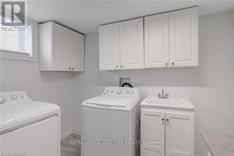 54 DUNCOMBE DRIVE, Hamilton (Hill Park), Ontario, L9A2G2