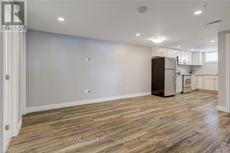 54 DUNCOMBE DRIVE, Hamilton (Hill Park), Ontario, L9A2G2