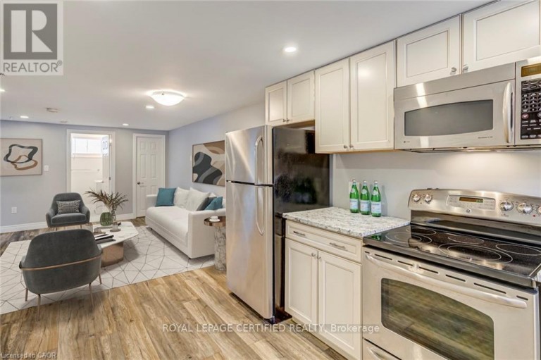 54 DUNCOMBE DRIVE, Hamilton (Hill Park), Ontario, L9A2G2