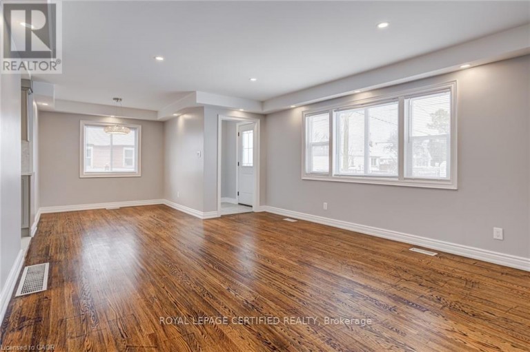 54 DUNCOMBE DRIVE, Hamilton (Hill Park), Ontario, L9A2G2