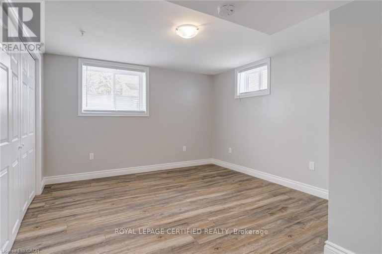 54 DUNCOMBE DRIVE, Hamilton (Hill Park), Ontario, L9A2G2