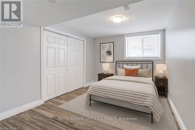 54 DUNCOMBE DRIVE, Hamilton (Hill Park), Ontario, L9A2G2