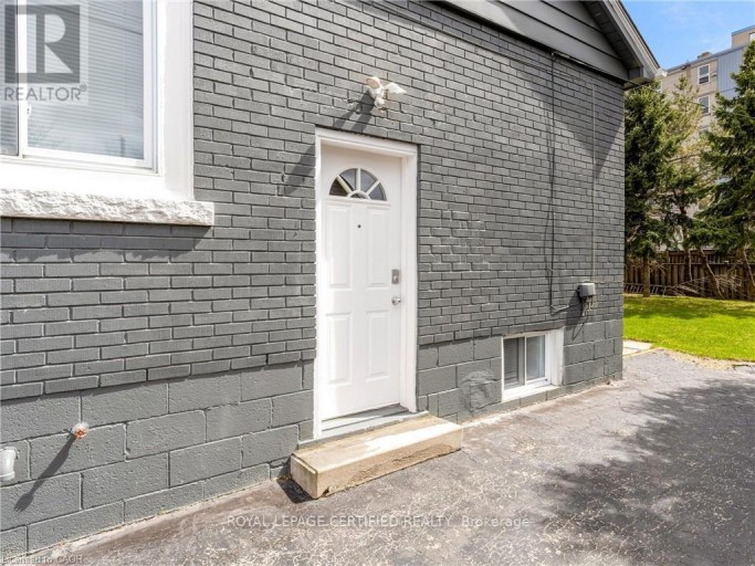 54 DUNCOMBE DRIVE, Hamilton (Hill Park), Ontario, L9A2G2