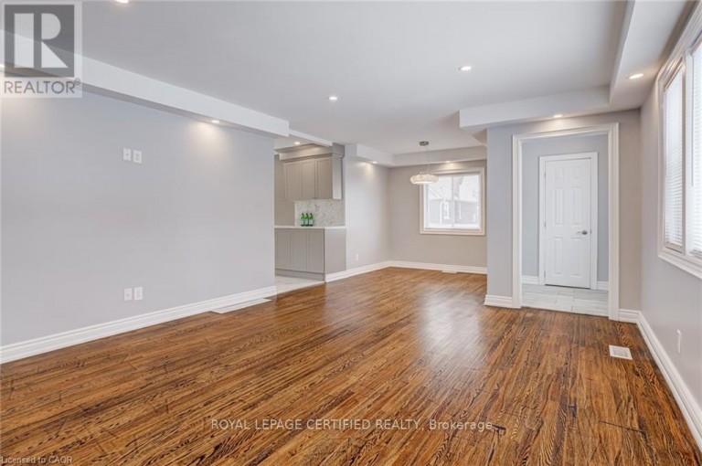 54 DUNCOMBE DRIVE, Hamilton (Hill Park), Ontario, L9A2G2