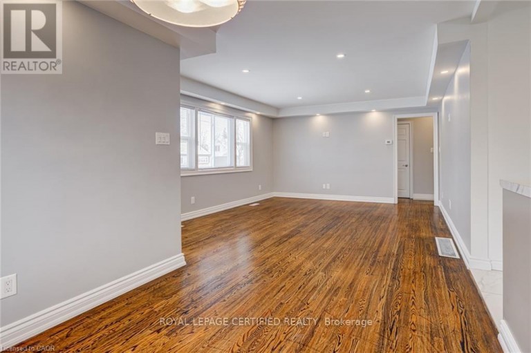 54 DUNCOMBE DRIVE, Hamilton (Hill Park), Ontario, L9A2G2