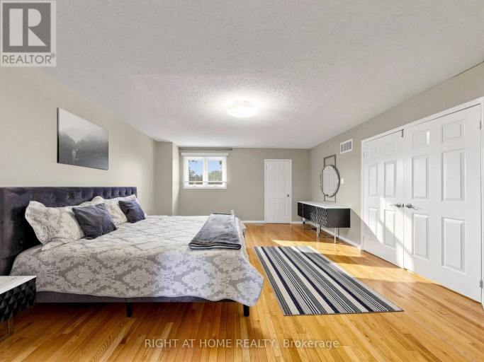 43 TOPHAM CRESCENT, Richmond Hill (Westbrook), Ontario, L4C9H1