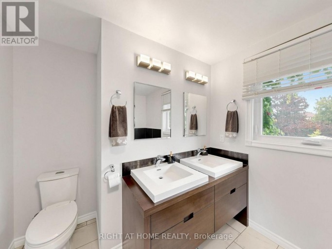 43 TOPHAM CRESCENT, Richmond Hill (Westbrook), Ontario, L4C9H1