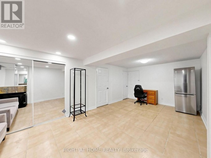 43 TOPHAM CRESCENT, Richmond Hill (Westbrook), Ontario, L4C9H1