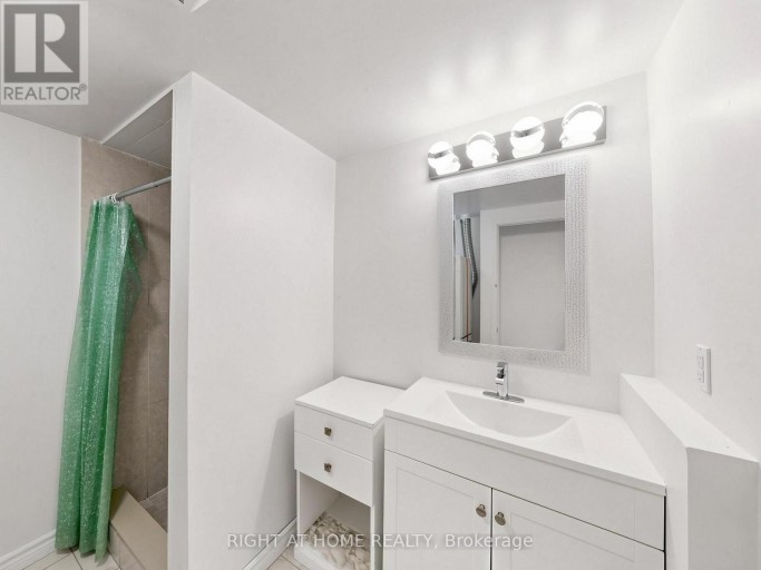 43 TOPHAM CRESCENT, Richmond Hill (Westbrook), Ontario, L4C9H1