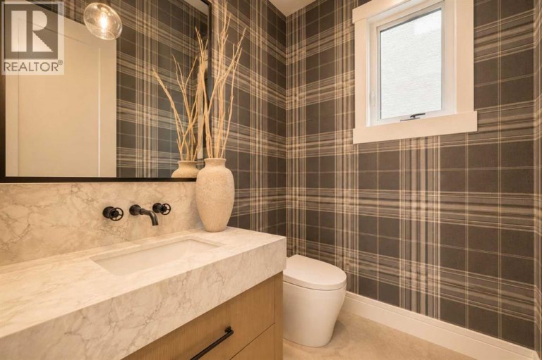 825 21 Avenue NW, Calgary, Alberta, T2M1K5