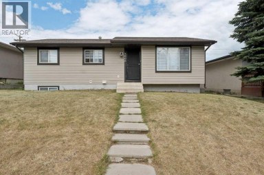4666 marbank Drive Calgary Alberta photo 1