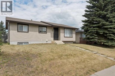 4666 marbank Drive Calgary Alberta photo 2