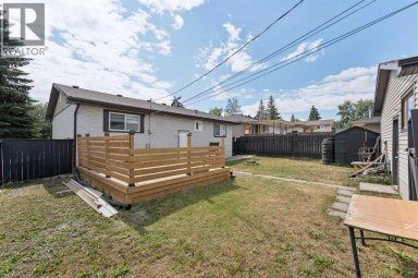 4666 marbank Drive Calgary Alberta photo 22